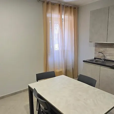 Short Location Paratore Casa Melina 홈스테이 *