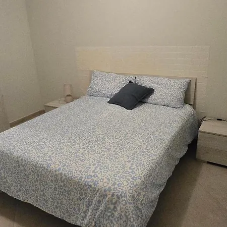 Short Location Paratore Casa Melina 홈스테이 *